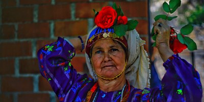 Rengarenk giysilerle yaşatılan 500 yıllık gelenek