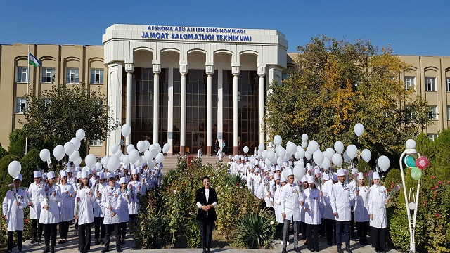 ozbekistanda-saglik-bilimleri-universitesi-ibni-sina-tip-fakultesi-beyaz-onluk