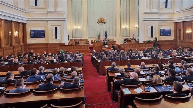 bulgaristanda-48-parlamento-yarin-feshedilecek-erken-secimler-2-nisanda-yapi