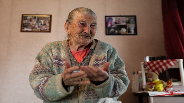 bosnali-milka-nine-elindeki-son-parayi-turkiyedeki-depremzedelere-yolladi