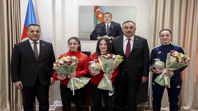 azerbaycan-cumhurbaskani-aliyevden-ermenistanda-madalya-kazanan-turk-haltercil