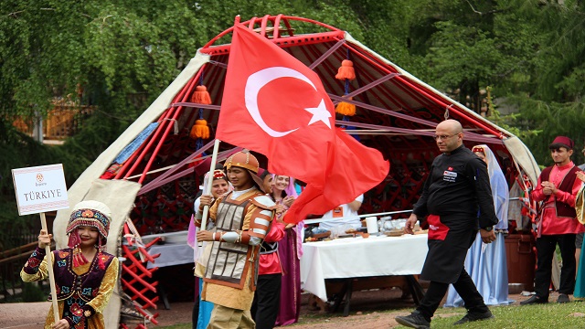 turksoy-kirgizistanda-turk-halklarinin-geleneksel-mutfagi-etno-festivalini-d