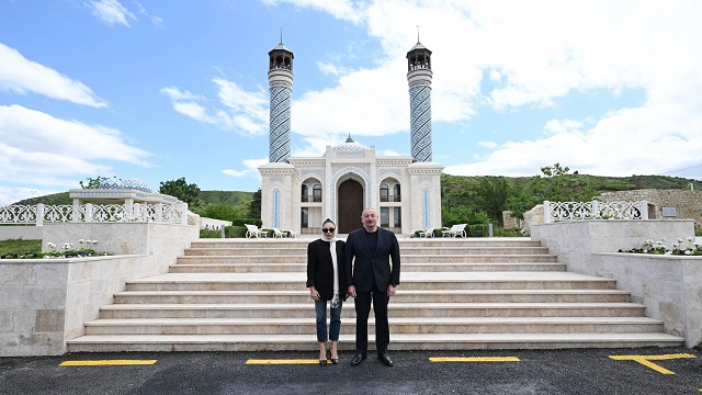 azerbaycan-cumhurbaskani-aliyev-zengilanda-yeni-insa-edilen-caminin-acilisini
