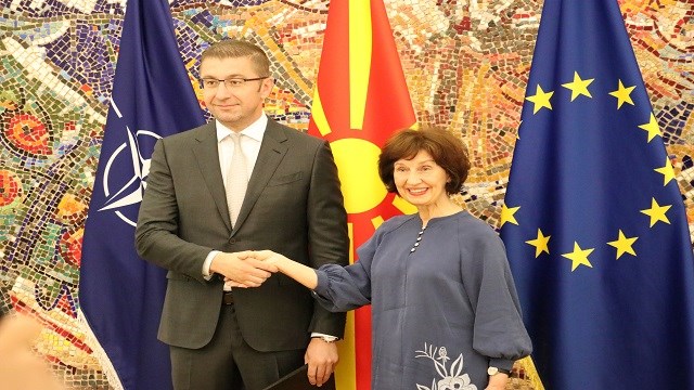 kuzey-makedonyada-hristijan-mickoski-hukumeti-kurmakla-gorevlendirildi