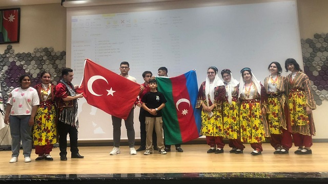 turk-ve-azerbaycanli-ogrenciler-bir-millet-iki-baskent-projesi-kapsaminda-baku