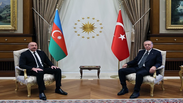 cumhurbaskani-erdogan-azerbaycan-cumhurbaskani-aliyev-ile-bir-araya-geldi