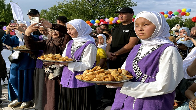 kirgizistanda-kurban-bayraminin-ucuncu-gununde-bayram-senligi-duzenlendi