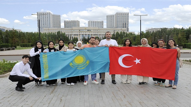 kazakistan-in-istanbul-baskonsoloslugu-tarafindan-abay-i-tanimak-konulu-kompo