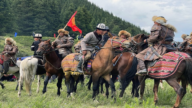 kirgizlarin-geleneksel-yolculugu-kirgiz-gocu