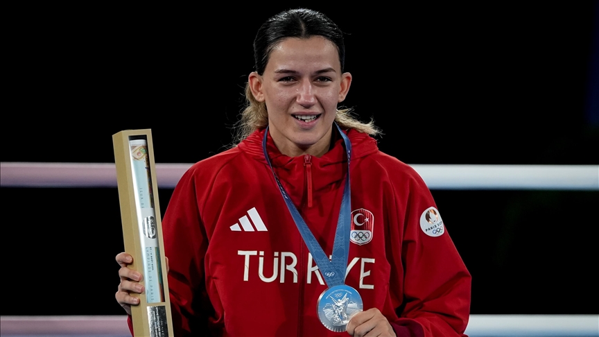 boksta-kadinlar-54-kilo-finalinde-hatice-akbas-gumus-madalya-kazandi