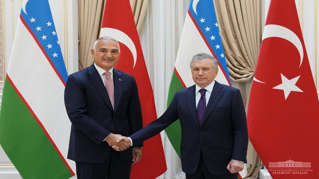 ozbekistan-cumhurbaskani-mirziyoyev-kultur-ve-turizm-bakani-ersoyu-kabul-etti