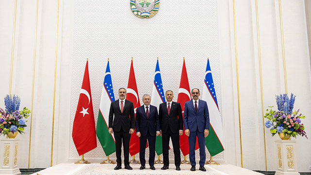 ozbekistan-cumhurbaskani-mirzoyev-disisleri-bakani-fidani-kabul-etti