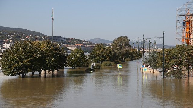 macaristandaki-siddetli-yagislar-sonrasi-tuna-nehri-tasti