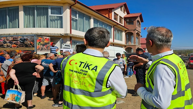 tikadan-romanyadaki-sel-felaketinden-etkilenen-turk-ailelere-destek