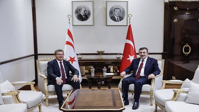 cumhurbaskani-yardimcisi-yilmaz-kktc-basbakani-ustel-ile-bir-araya-geldi