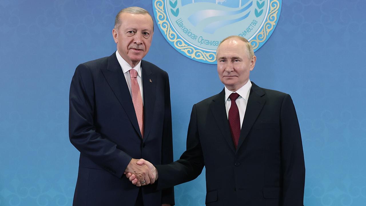 cumhurbaskani-erdogan-putin-ile-telefonda-gorustu