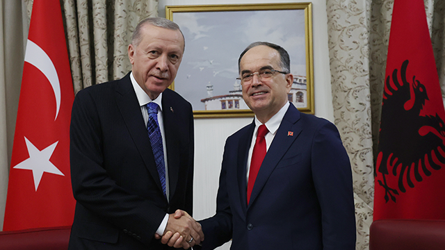 cumhurbaskani-erdogan-arnavutluk-cumhurbaskani-begay-ile-bir-araya-geldi