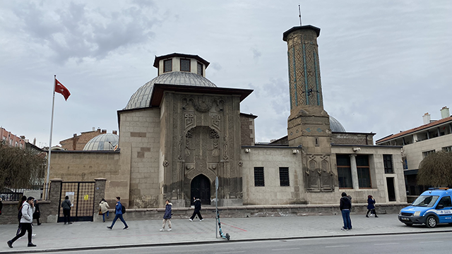 anadolu-selcuklu-devletinin-onemli-eserlerinden-ince-minareli-medrese-eski-ihti