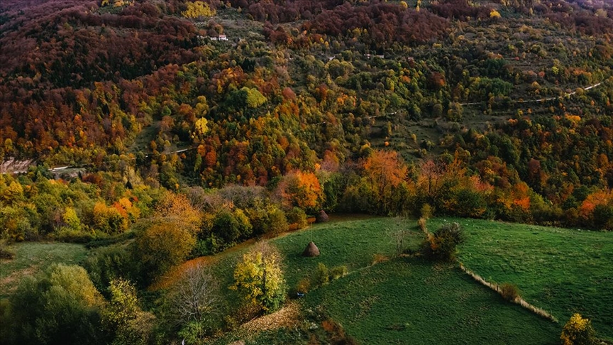 bosna-hersekin-guneyi-sonbahar-renklerine-burundu