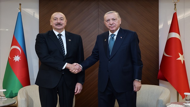 cumhurbaskani-erdogan-azerbaycan-cumhurbaskani-aliyev-ile-bir-araya-geldi