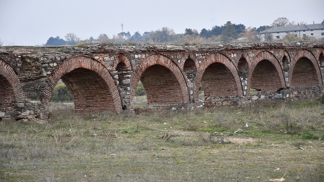 kuzey-makedonyadaki-tarihi-uskup-su-kemeri-eski-ihtisamina-donecegi-gunleri-b