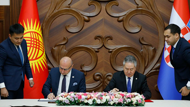 kirgizistan-disisleri-bakani-kulubayev-hirvatistan-disisleri-bakani-radman-ile