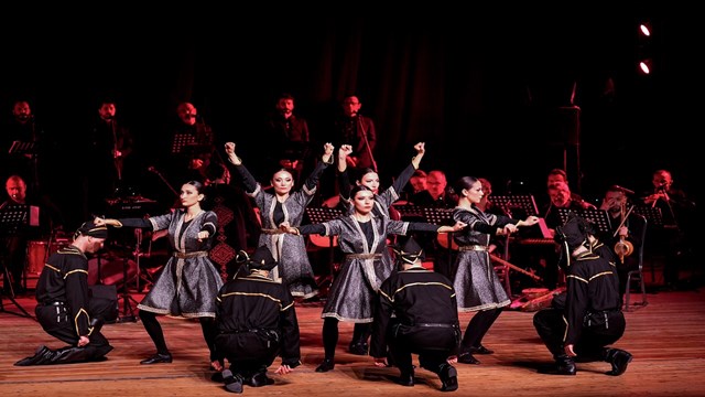 turk-dunyasinin-renklerini-muzik-ve-dansla-tanitiyorlar