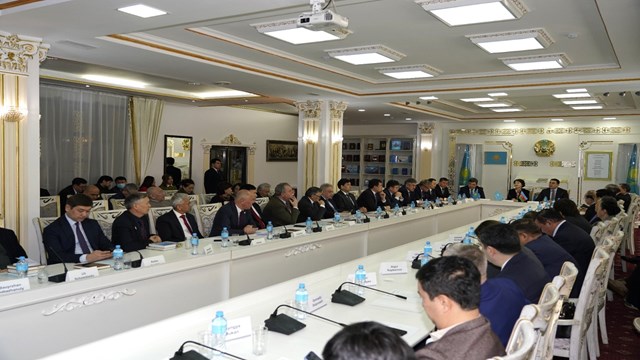 kazakistanda-turkolog-darhan-kidiralinin-turkce-basilan-eserleri-tanitildi