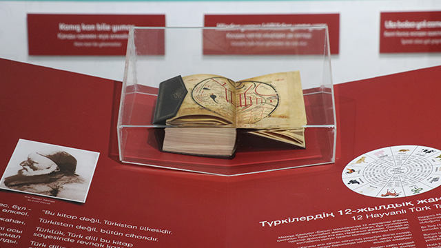 kazakistanda-yazilisinin-950-yil-donumunde-divanu-lugatit-turk-sergisi