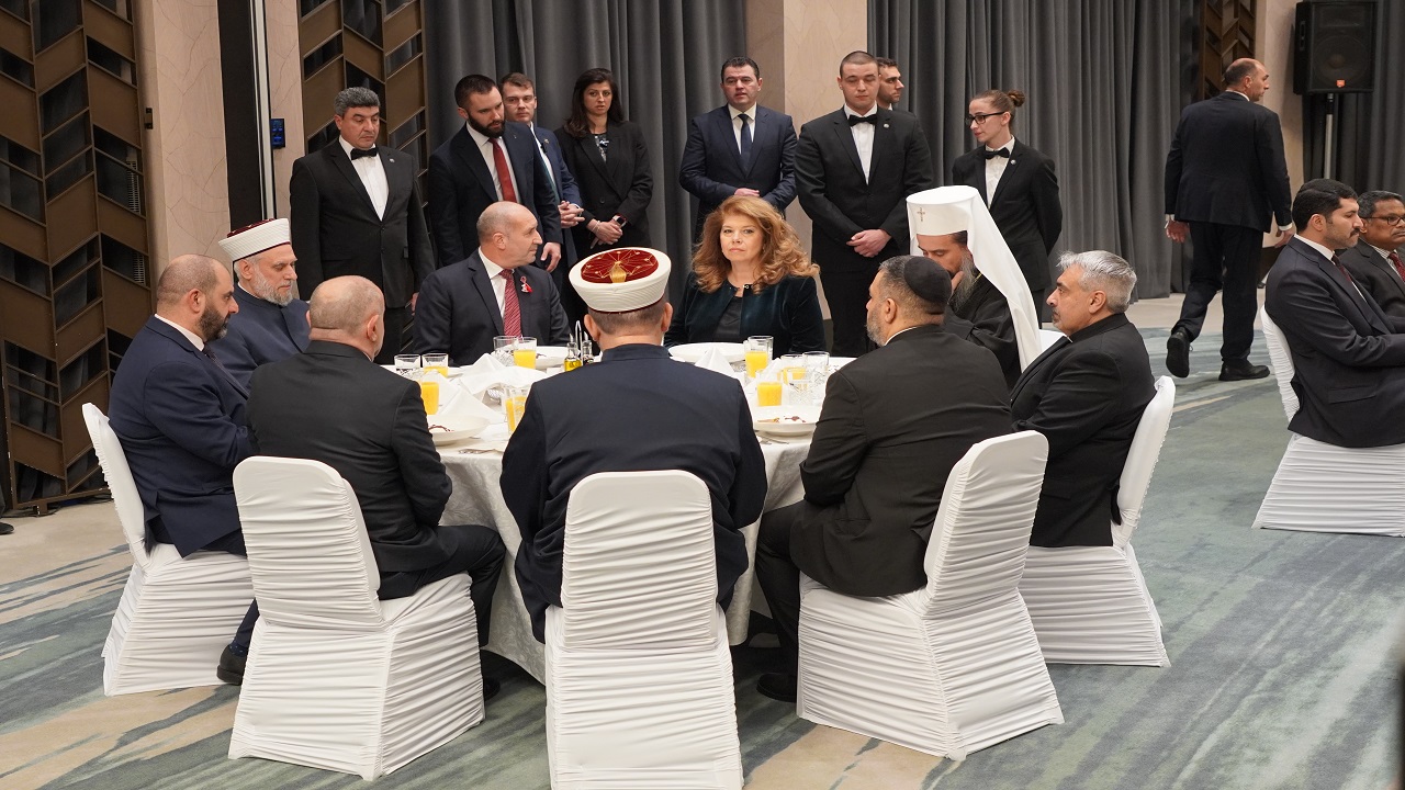 bulgaristan-cumhurbaskani-radev-ramazanin-ilk-gununde-iftar-programi-duzenledi