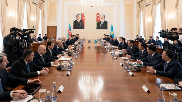 kazakistan-bas-bakani-bektenov-azerbaycan-a-resmi-ziyarette-bulundu