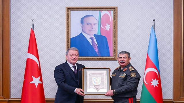 tbmm-milli-savunma-komisyonu-baskani-akar-azerbaycan-savunma-bakani-hasanov-ile