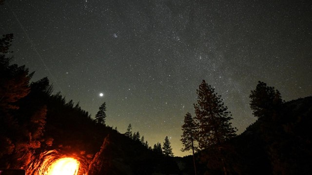 lir-goktasi-yagmuru-basliyor-turkiye-semalarinda-saatte-15-yildiz-kaymasi-gorul