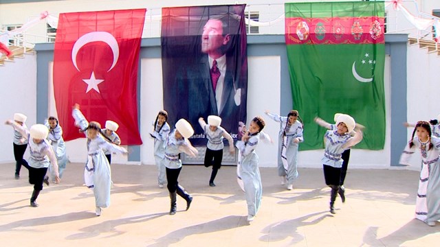 turkmenistanda-23-nisan-ulusal-egemenlik-ve-cocuk-bayrami-kutlandi