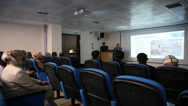 malatya-turgut-ozal-tip-merkezinde-kirgiz-hekimler-egitim-aliyor