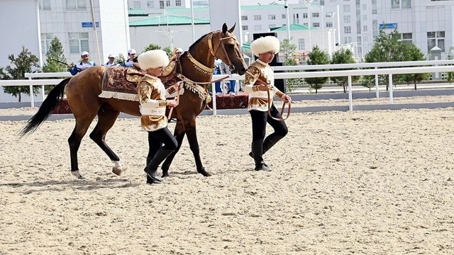 turkmenistanda-turkmen-ati-milli-bayrami-kutlandi