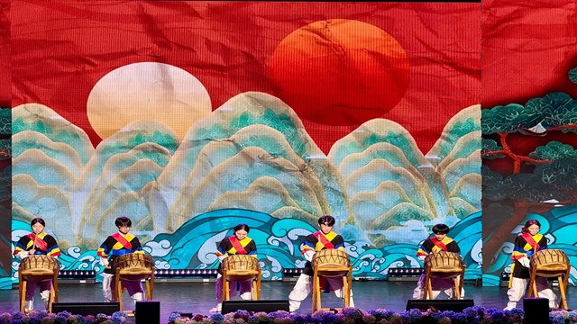 kazakistanda-1-mayis-halk-birligi-gunu-kutlandi