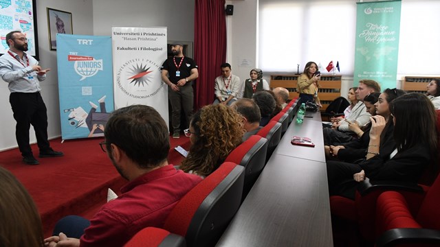 kosovada-trt-ile-yunus-emre-enstitusu-isbirliginde-dijital-gazetecilik-atolyesi