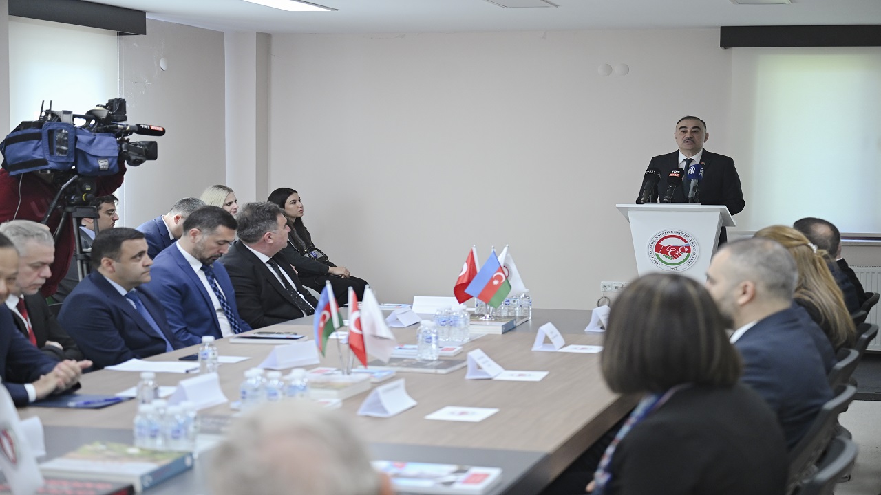 ankarada-haydar-aliyev-ve-turk-dunyasi-paneli-duzenlendi