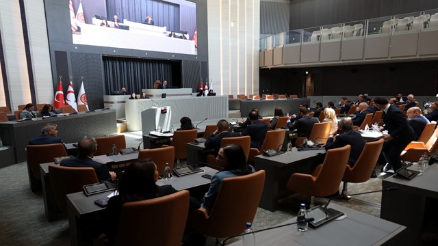 kktc-cumhuriyet-meclisi-yeni-binasinda-ilk-toplantisini-yapti