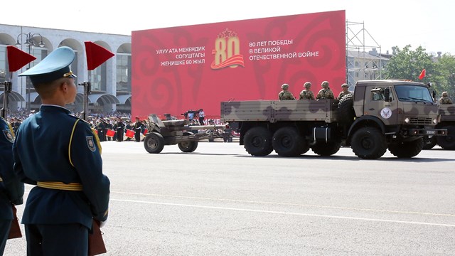 kirgizistanda-kizil-ordunun-nazi-almanyasini-maglup-edisinin-80-yil-donumu-a