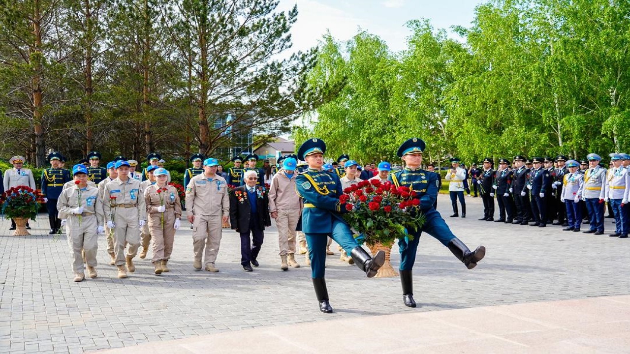 kazakistanda-9-mayis-zaferinin-80-yili-kutlandi