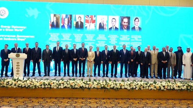 haydar-aliyevin-dogumunun-102-yil-donumu-dolayisiyla-askabat-ta-haydar-aliyev