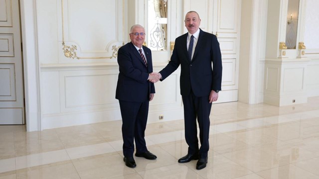 milli-savunma-bakani-guler-azerbaycanda