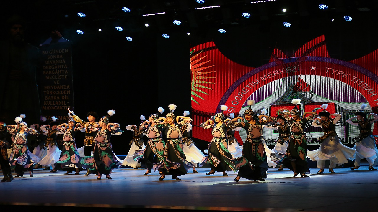 kirgizistanda-13-mayis-turk-dil-bayrami-dolayisiyla-turkce-sarki-yarismasi-duz