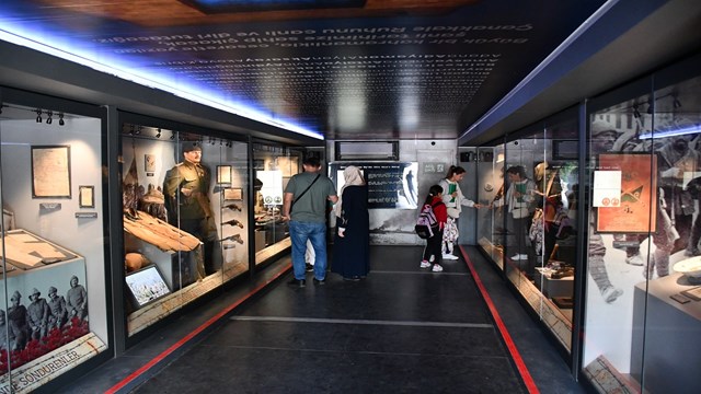 canakkale-savaslari-mobil-muzesi-uskupte-ziyarete-acildi