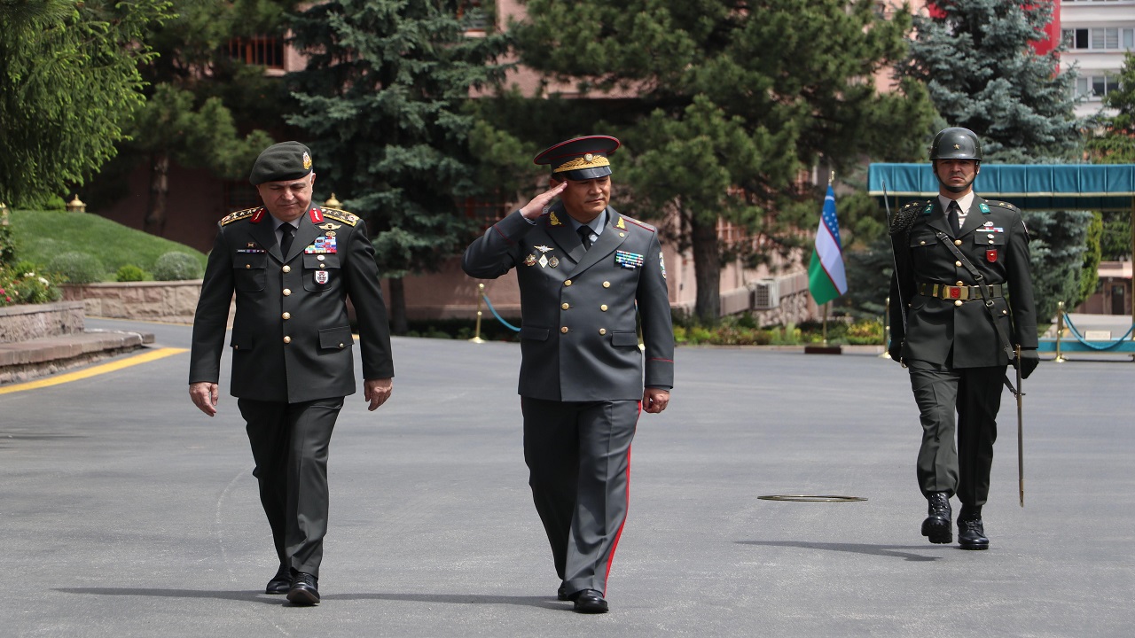 genelkurmay-baskani-orgeneral-gurak-ozbek-mevkidasi-tumgeneral-iminov-ile-gorus
