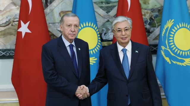cumhurbaskani-erdogan-kazakistan-cumhurbaskani-tokayev-ile-gorustu