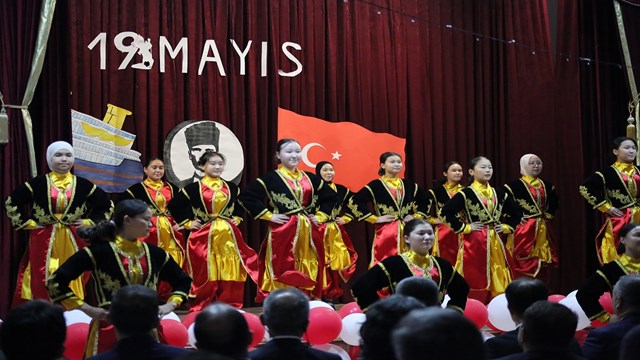 kirgizistanda-19-mayis-ataturku-anma-genclik-ve-spor-bayrami-kutlandi