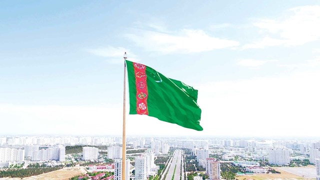 turkmenistanda-anayasanin-kabulu-ve-milli-bayrak-gunu-kutlandi